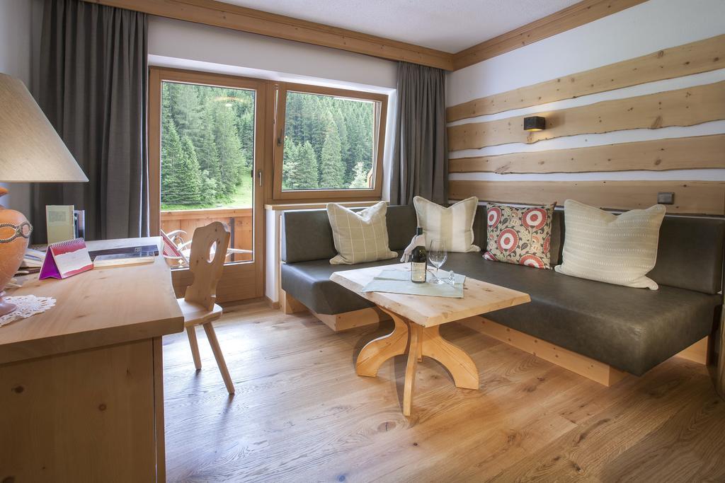 Natur- & Wanderhotel Tuxertal Szoba fotó