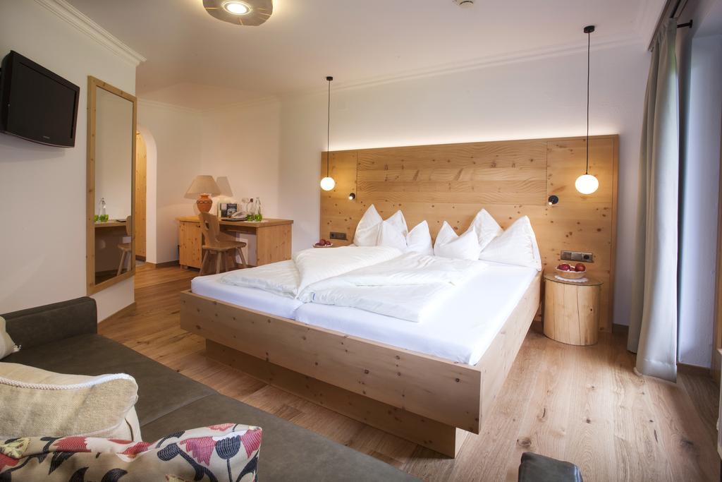 Natur- & Wanderhotel Tuxertal Szoba fotó