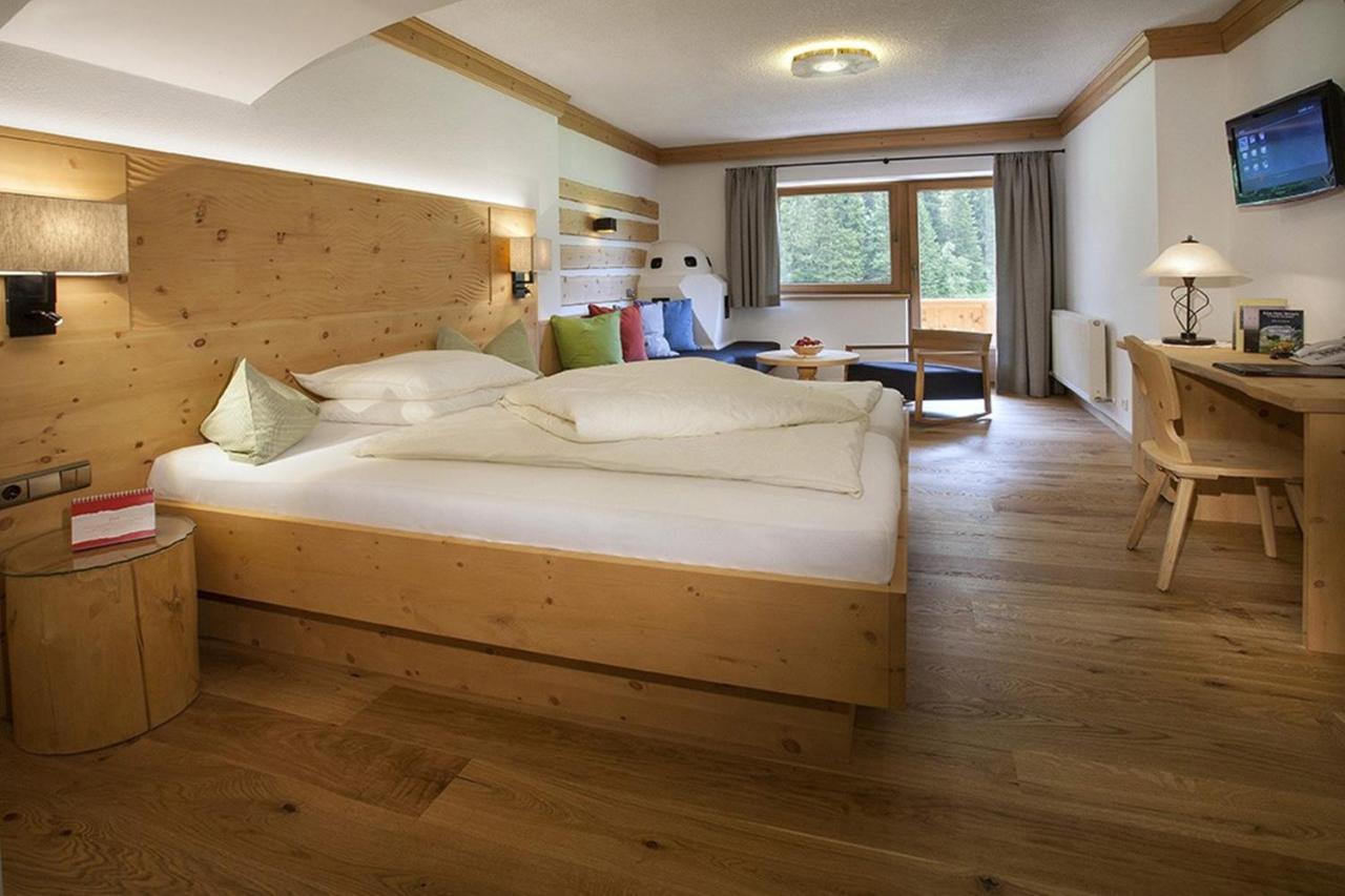 Natur- & Wanderhotel Tuxertal Szoba fotó